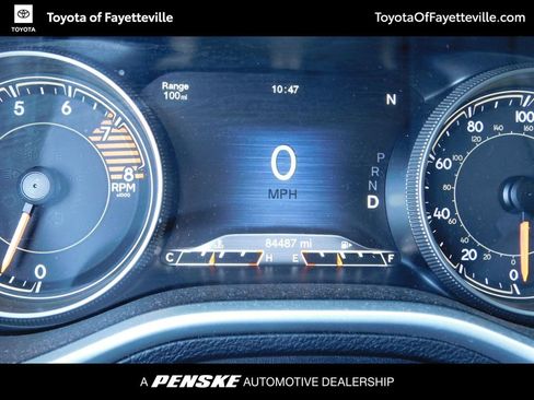 Used 2017 Jeep Cherokee Trailhawk image 5