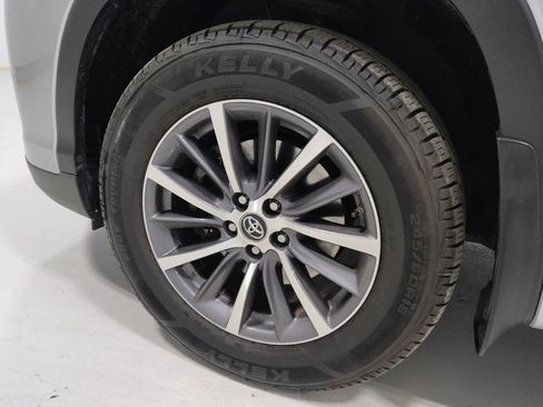 Used 2018 Toyota Highlander XLE image 31