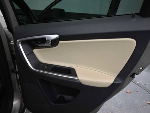 Used 2016 Volvo XC60 T6 w/ Proximity Package image 20