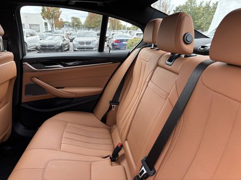 Used 2023 BMW 530e w/ Premium Package image 32