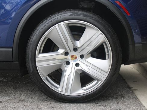 Used 2024 Porsche Macan 4 Electric image 13