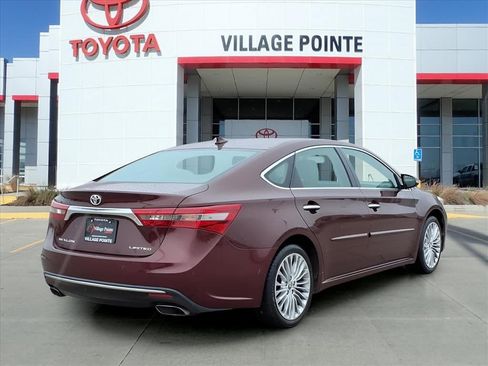 Used 2016 Toyota Avalon Limited image 5