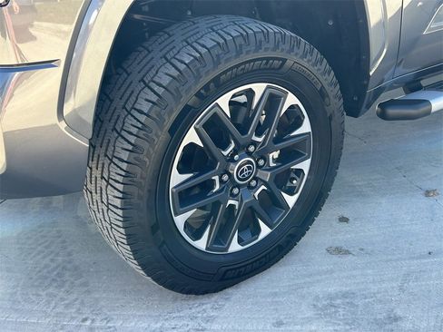 Used 2023 Toyota Tundra Limited image 9