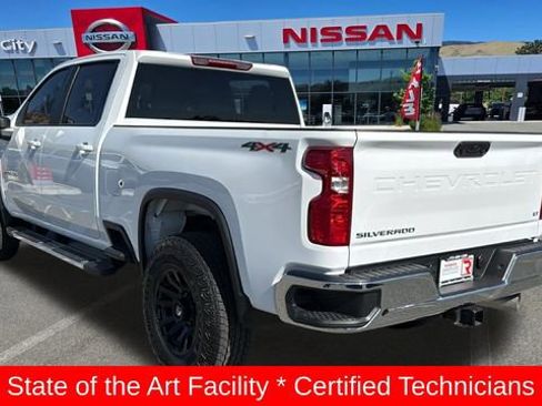 Used 2025 Chevrolet Silverado 2500 LT w/ Convenience Package AWD/4WD image 5
