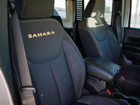 Used 2014 Jeep Wrangler Unlimited Sahara w/ Max Tow Package image 39