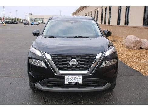Used 2023 Nissan Rogue SV image 9