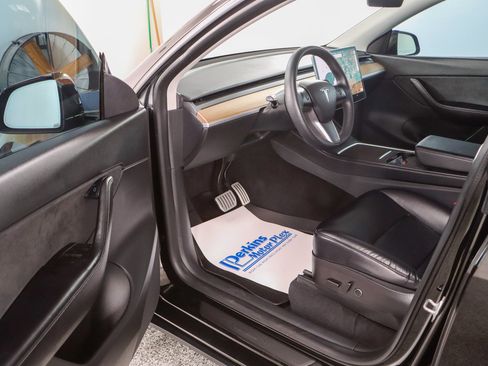 Used 2021 Tesla Model Y Performance AWD/4WD image 3