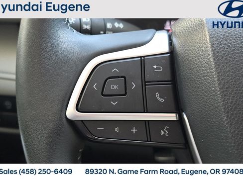 Used 2023 Toyota Highlander XLE AWD/4WD image 32