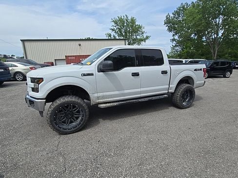 Used 2017 Ford F150 XLT AWD/4WD image 2