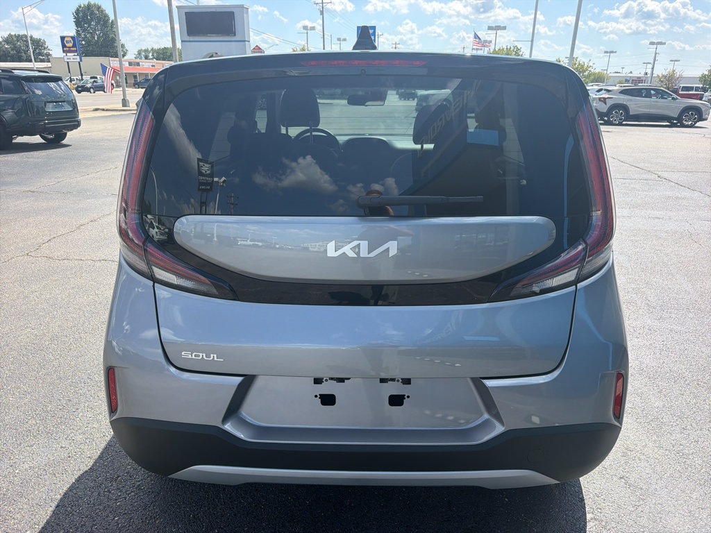 Used 2025 Kia Soul LX w/ LX Technology Package FWD image 6