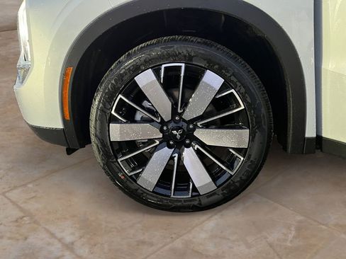 New 2026 Mitsubishi Outlander SE image 14