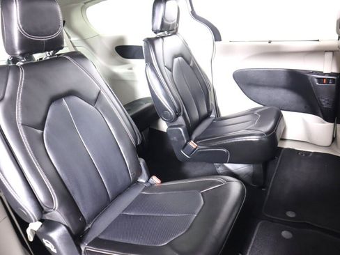 Used 2024 Chrysler Pacifica Touring-L FWD image 42