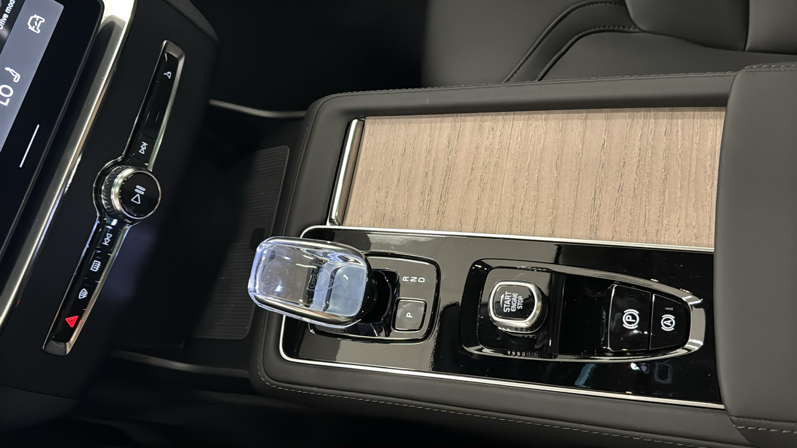 New 2026 Volvo XC90 T8 Plus w/ Protection Package AWD/4WD image 19