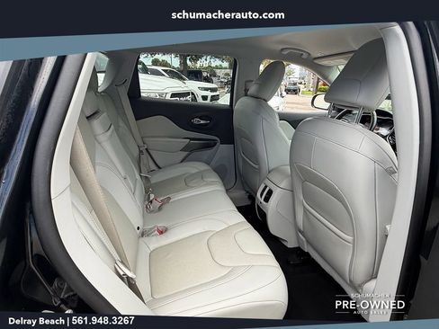 Used 2019 Jeep Cherokee Limited FWD image 16