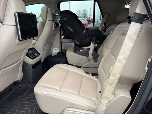Used 2019 Lincoln Navigator Reserve image 17