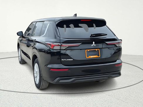 New 2026 Mitsubishi Outlander ES FWD image 5