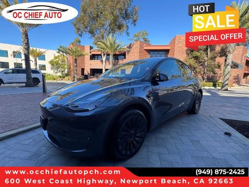 Used 2024 Tesla Model Y Long Range AWD/4WD image 1