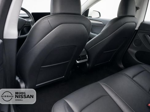 Used 2025 Tesla Model Y Long Range RWD image 11