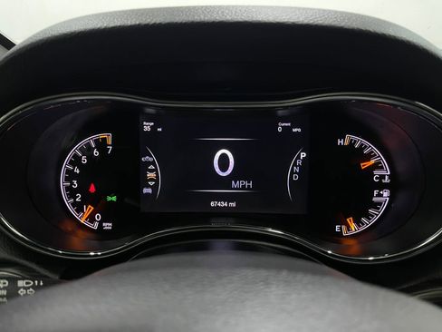 Used 2019 Jeep Grand Cherokee Altitude image 24