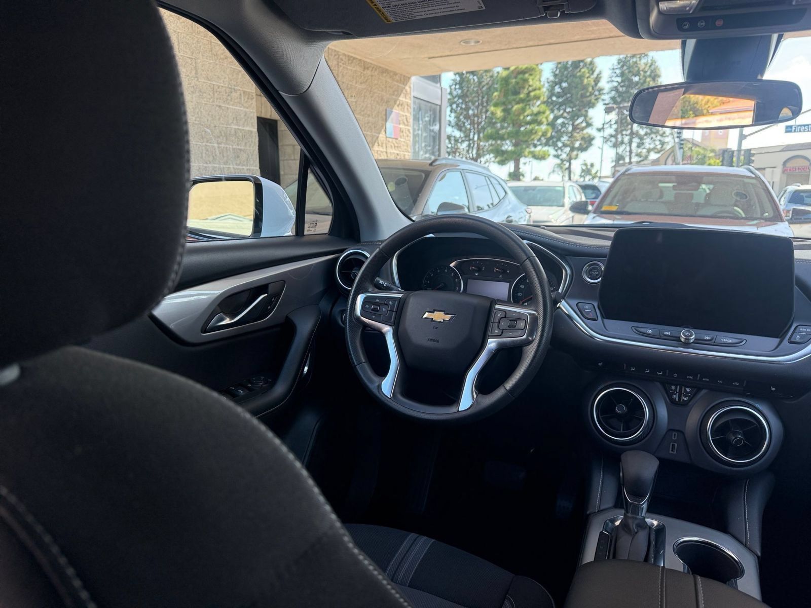 Used 2025 Chevrolet Blazer LT FWD image 31