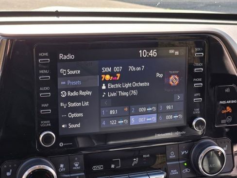 Used 2022 Toyota Highlander XLE image 22