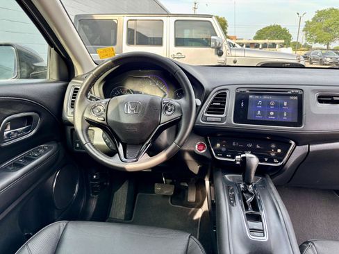 Used 2017 Honda HR-V EX-L image 3