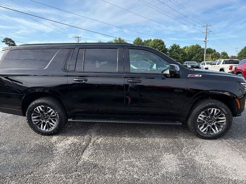 New 2026 Chevrolet Suburban Z71 w/ Comfort Package AWD/4WD image 9