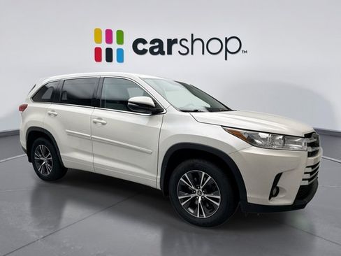 Used 2017 Toyota Highlander Plus AWD/4WD image 7