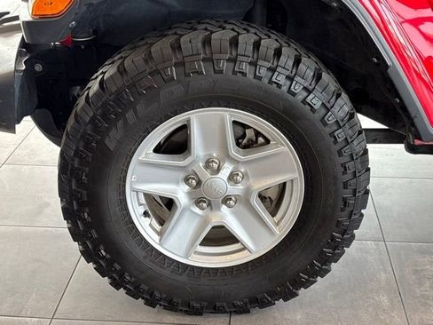 Used 2023 Jeep Gladiator Sport image 31