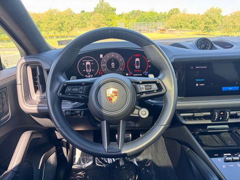 Certified 2025 Porsche Cayenne GTS AWD/4WD image 15