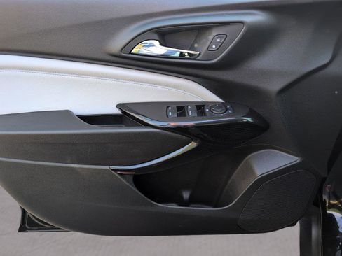 Used 2025 Chevrolet Trax LT w/ Driver Confidence Package image 15