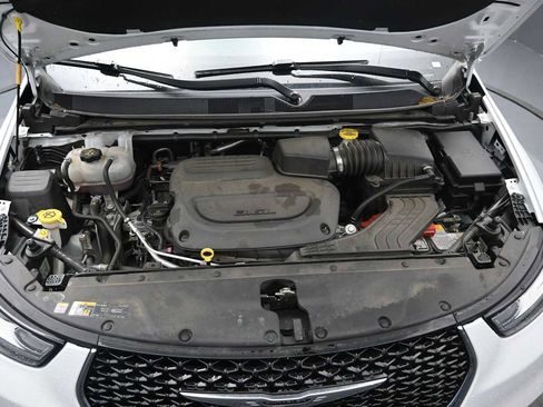 Used 2024 Chrysler Pacifica Touring-L FWD image 37