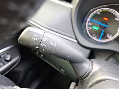 Used 2022 Toyota Venza XLE image 23