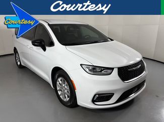 New 2026 Chrysler Pacifica Select FWD video 1
