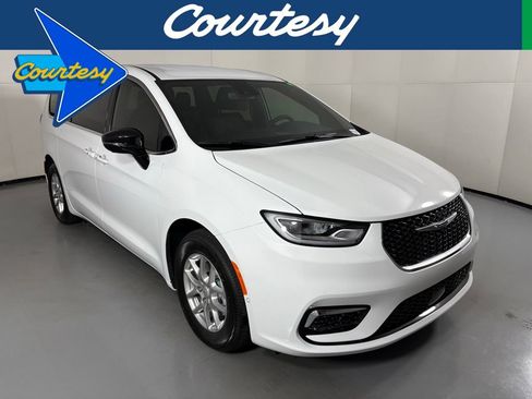 New 2026 Chrysler Pacifica Select FWD image 1