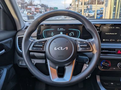 Used 2025 Kia Seltos LX image 13