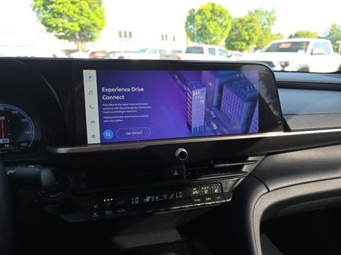 Used 2024 Toyota Crown Platinum image 12