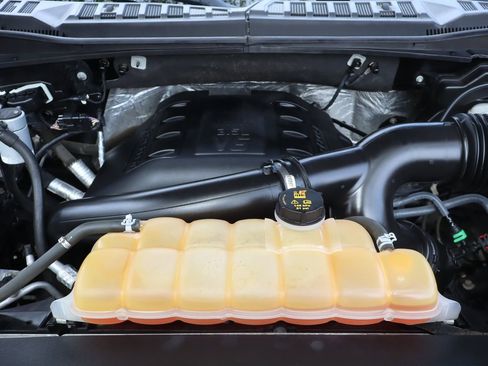 Used 2015 Ford F150 Platinum w/ Equipment Group 701A Luxury image 39