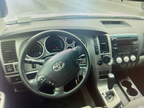 Used 2010 Toyota Tundra 4x4 Double Cab image 3