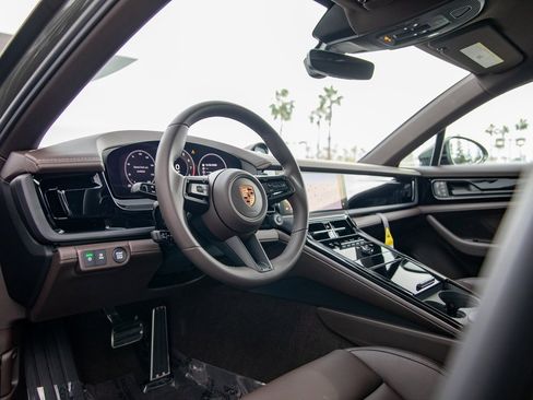 New 2026 Porsche Panamera 4 image 4