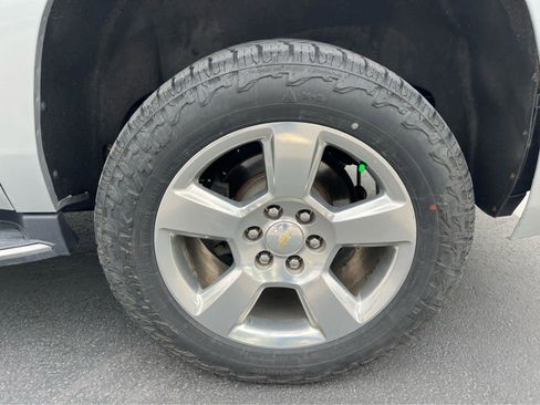Used 2020 Chevrolet Suburban Premier AWD/4WD image 14