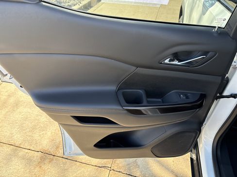 Used 2022 GMC Acadia AT4 w/ Technology Package image 12