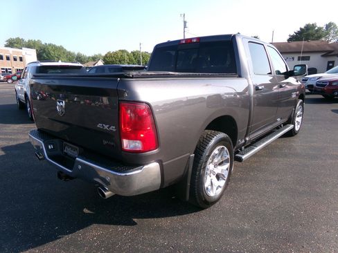 Used 2017 RAM 1500 Classic SLT w/ SLT Plus D←cor Group AWD/4WD image 8