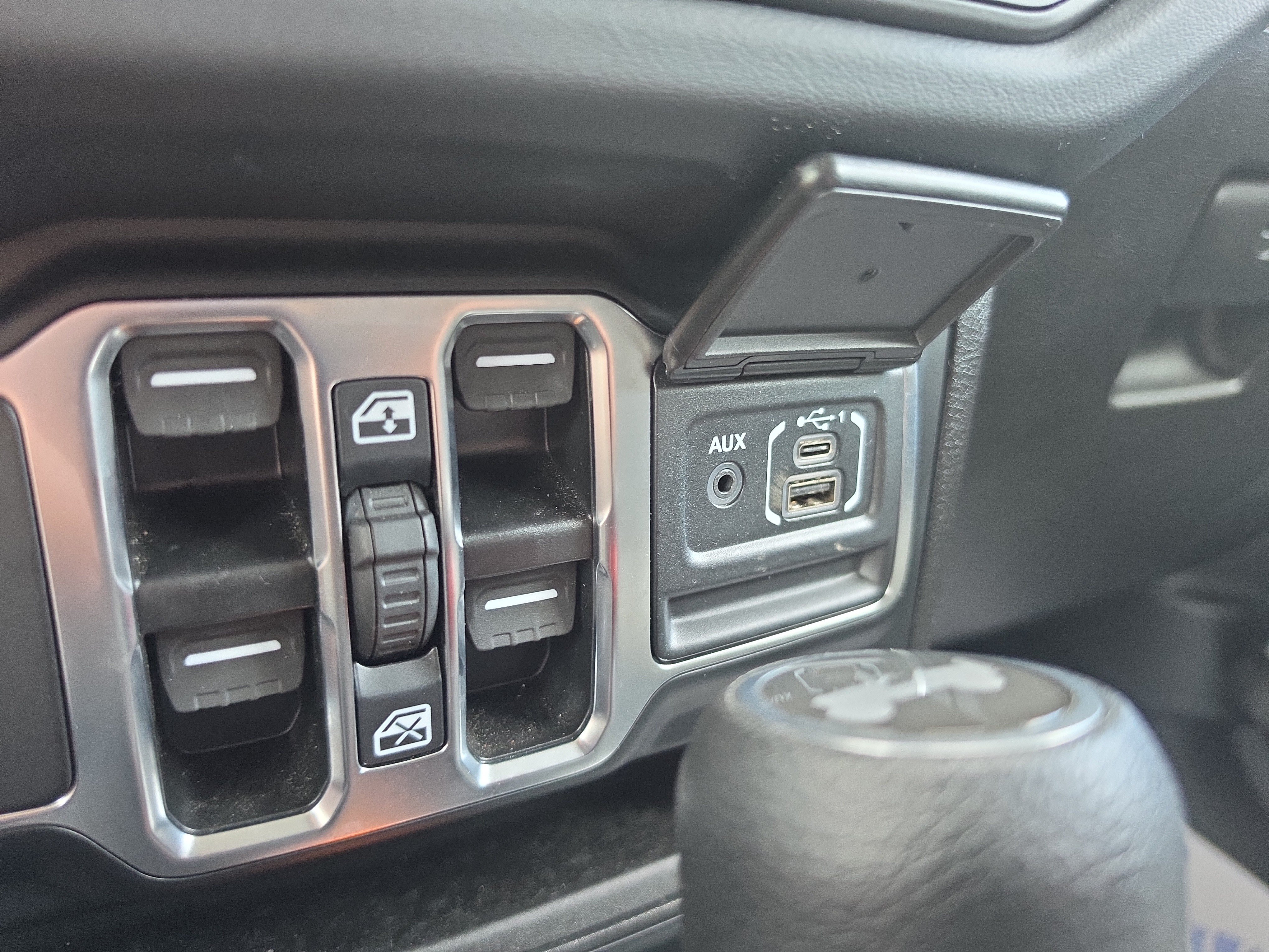 Used 2026 Jeep Wrangler Unlimited Sahara AWD/4WD image 34