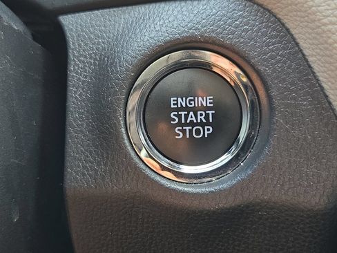 Used 2025 Toyota RAV4 XLE FWD image 21