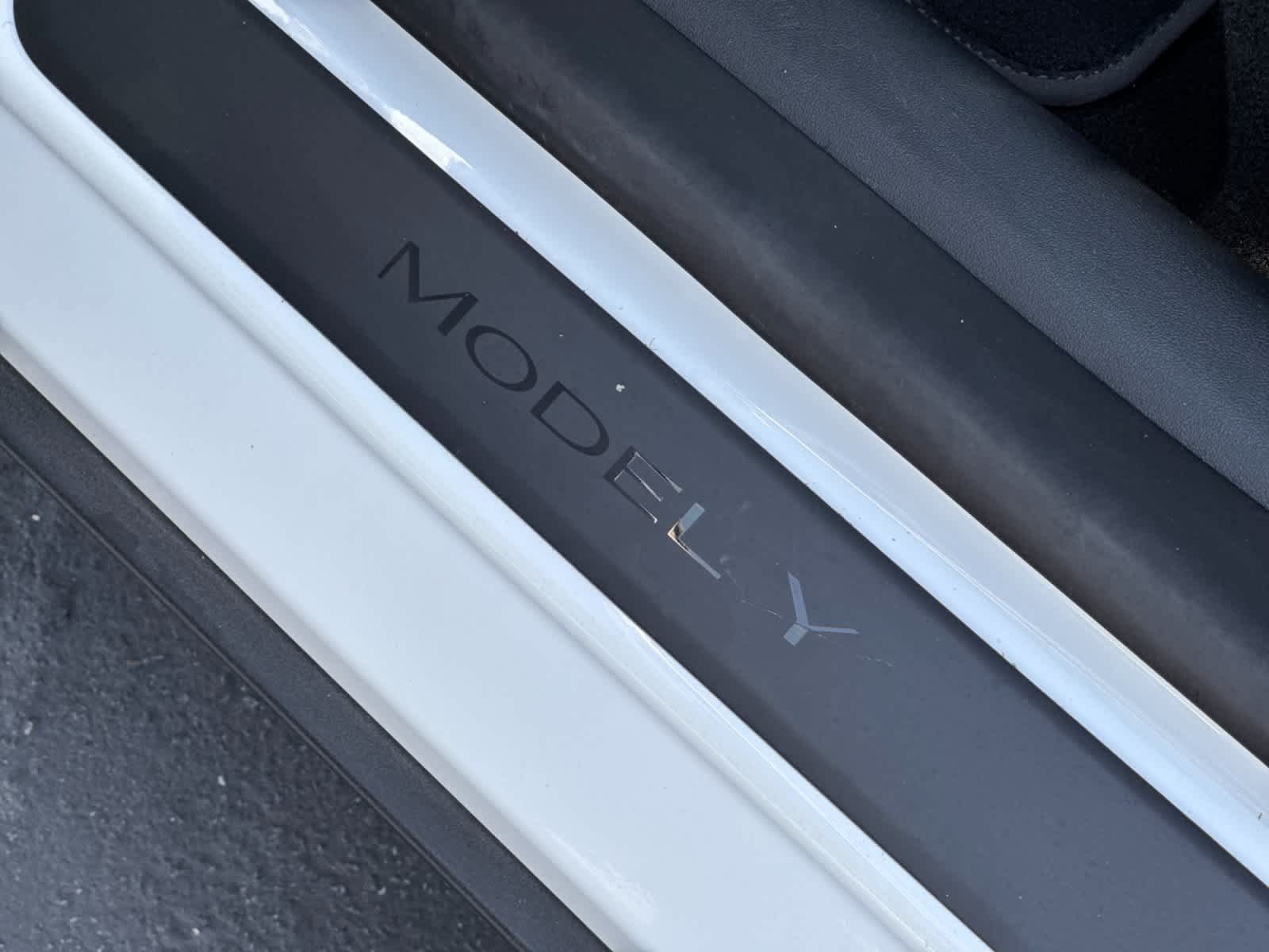 Used 2023 Tesla Model Y AWD image 30