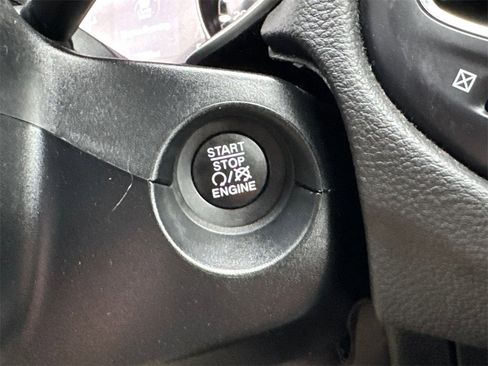 Used 2021 Jeep Compass Latitude image 31