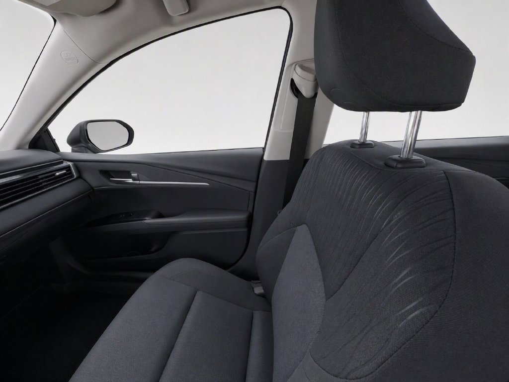 Used 2025 Toyota Camry LE FWD image 18
