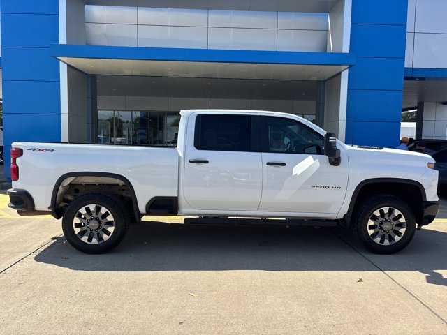 Used 2024 Chevrolet Silverado 2500 Custom AWD/4WD image 2