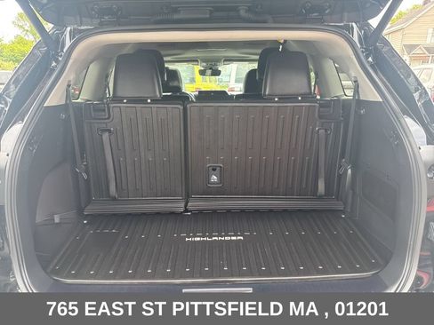 Used 2025 Toyota Highlander XLE AWD/4WD image 21